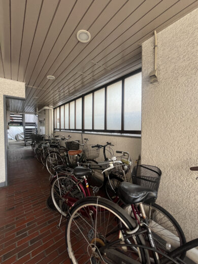 自転車置き場がございます。ちょっとしたお買い物やお出かけに、自転車を使うライフスタイルにも寄り添います。