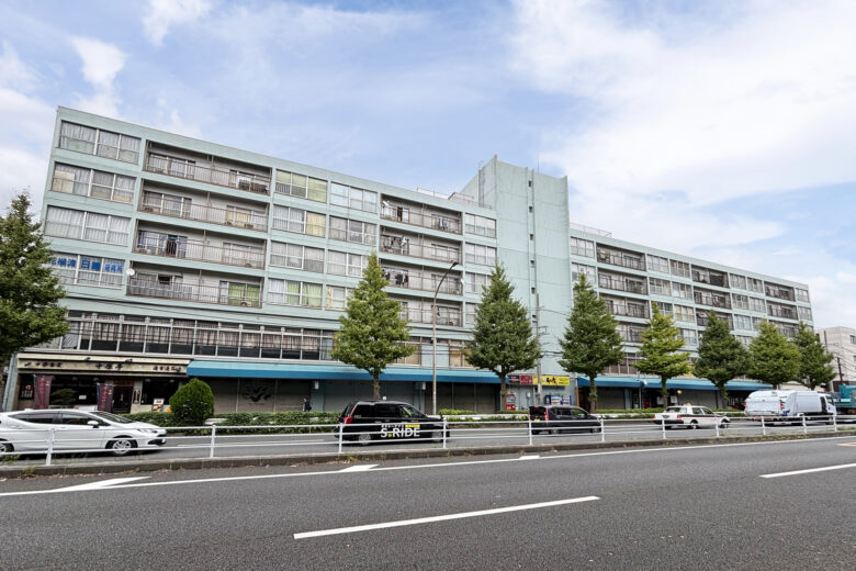 京浜東北線『新杉田』駅 徒歩1分<br />
京浜急行線『杉田』駅 徒歩10分<br />
金沢シーサイドライン『新杉田』駅 徒歩3分