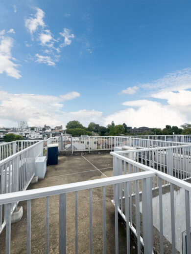 ルーフテラス|屋上テラスからは多摩川の花火大会が望めます※天候による