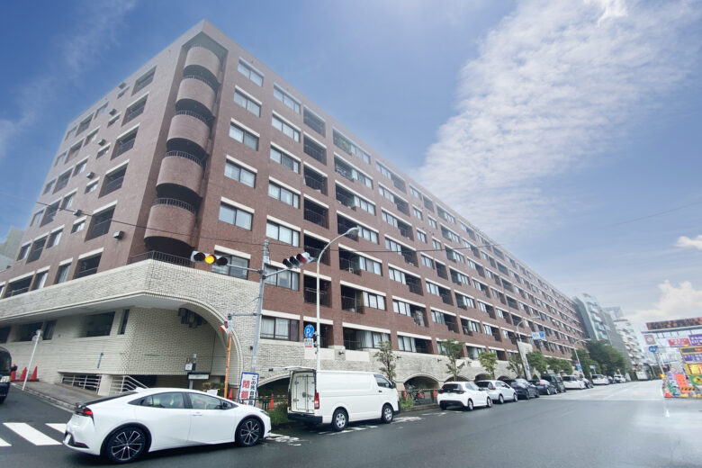 日比谷線『広尾』駅 徒歩7分<br />
南北線・都営三田線『白金高輪』駅 徒歩13分